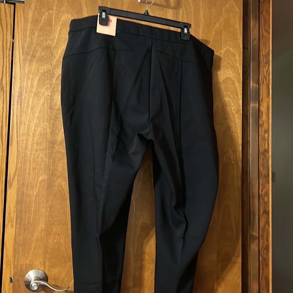 New with tags Size 20 black caprl - Picture 2 of 5